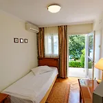 Val Hotel