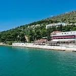 Val Hotel
