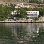 Val 3*