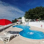 Val Hotel