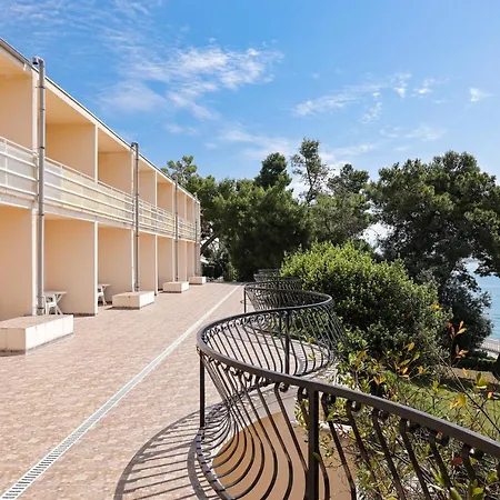 Val Hotel 3*