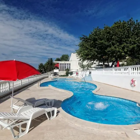 Val Hotel