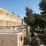 Val 3*
