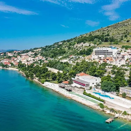 Val Hotel