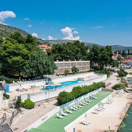 Val Hotel 3*