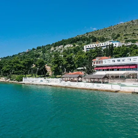 Val Hotel