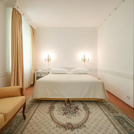 Val Hotel