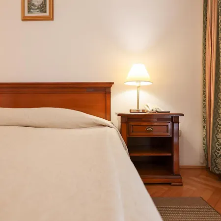 Val Hotel 3*