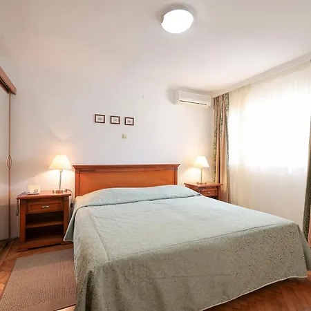 Val Hotel