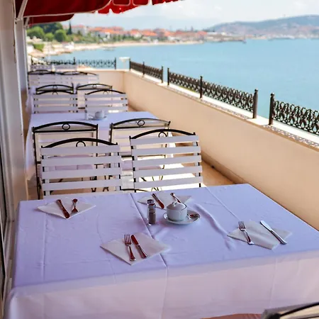 Val Hotel