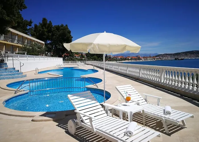 Otel Val 3*